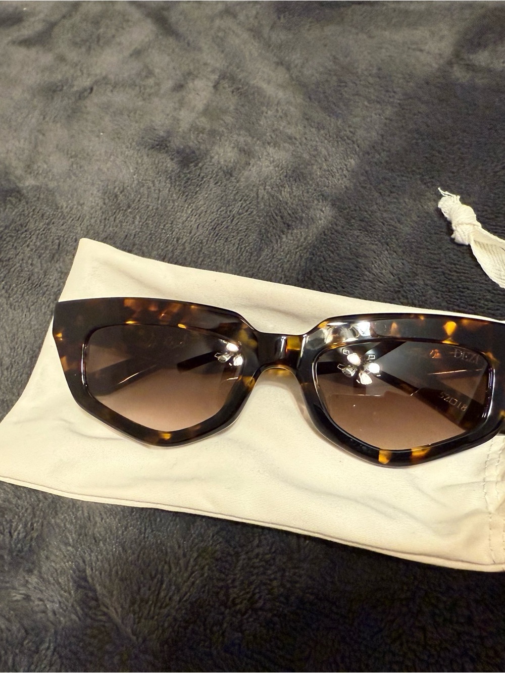 DEZI Tortoiseshell Cat-Eye Sunglasses with Brown Gradient Lenses